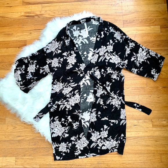 Spiritual Gangster Maya Kimono - Picture 1 of 7